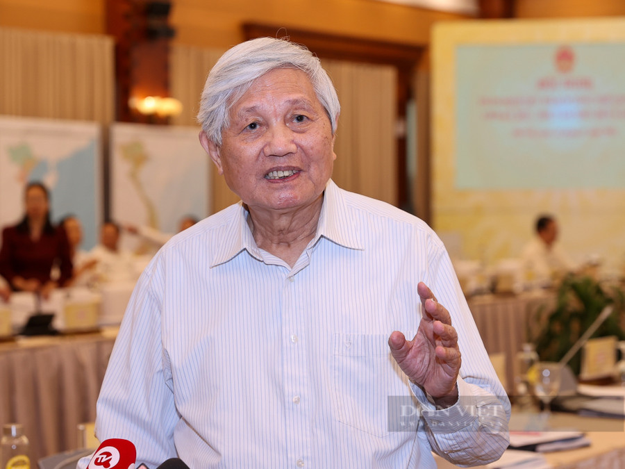 GS-TSKH Lã Ngọc Khuê, nguyên Thứ trưởng Bộ GTVT đề nghị các cơ quan chức năng cần nghiên cứu làm đường sắt cao tốc với tốc độ trên 200km/giờ là tối ưu. Ảnh: An Linh