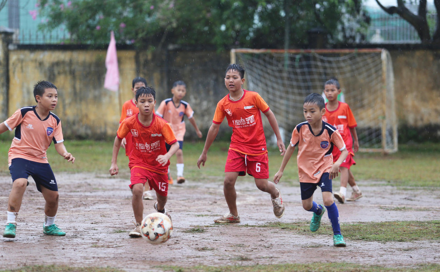 Một trận đấu tại “Ngày hội bóng đá vui”. Ảnh: Lê Văn Ngọc