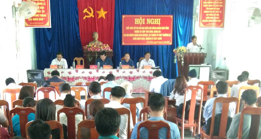 Quang cảnh buổi tiếp xúc cử tri tại xã Chư A Thai. Ảnh: Hoa Mai  Quang cảnh buổi tiếp xúc. Ảnh: Hoa Mai