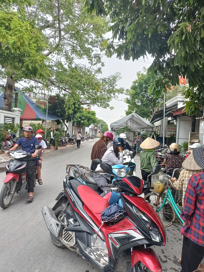 Người dân bàng hoàng trước cái chết của đôi vợ chồng