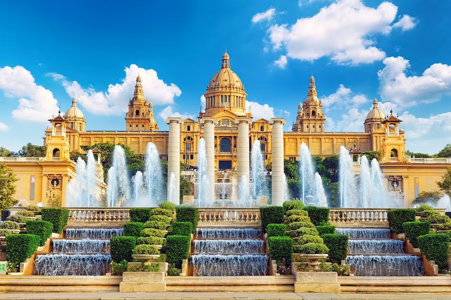 Tây Ban Nha sở hữu rất nhiều công trình kiến trúc và cảnh đẹp thiên nhiên cho những bức ảnh “để đời” của bạn