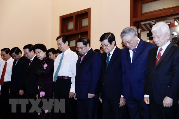 Thủ tướng Phạm Minh Chính tưởng niệm cố Thủ tướng Võ Văn Kiệt. (Ảnh: Dương Giang/TTXVN)