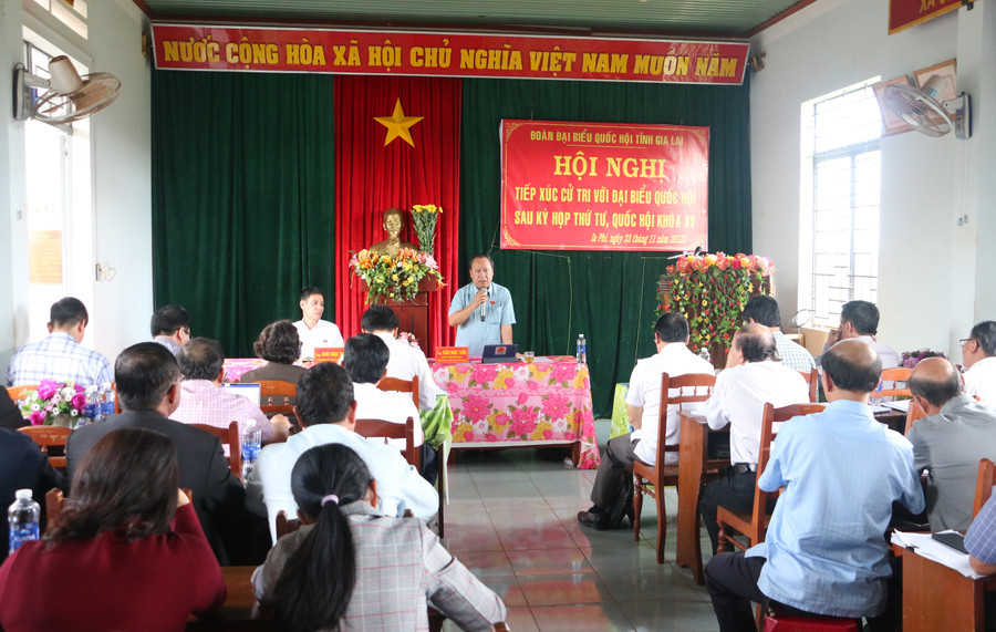 Quang cảnh buổi tiếp xúc cử tri tại xã Ia Phí. Ảnh: Quang Tấn