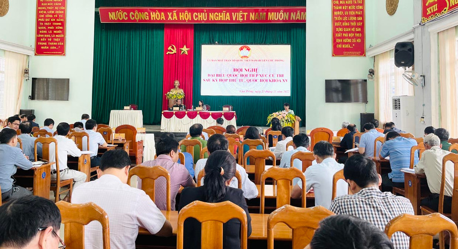 Quang cảnh buổi tiếp xúc cử tri tại huyện Chư Prông. Ảnh Trần Dung Quang cảnh buổi tiếp xúc cử tri tại huyện Chư Prông. Ảnh Trần Dung