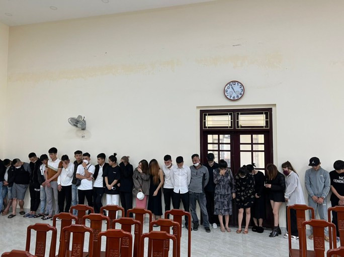 Số nam, nữ thanh niên dương tính với chất ma túy tại Công an TP Đồng Hới