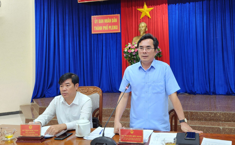 Ông Nguyễn Hữu Sung-Phó Chủ tịch UBND TP. Pleiku phát biểu kết luận tại hội nghị. Ảnh: Như Nguyện Ông Nguyễn Hữu Sung- Phó Chủ tịch UBND TP. Pleiku phát biểu kết luận tại hội nghị. ẢNh: Như Nguyện