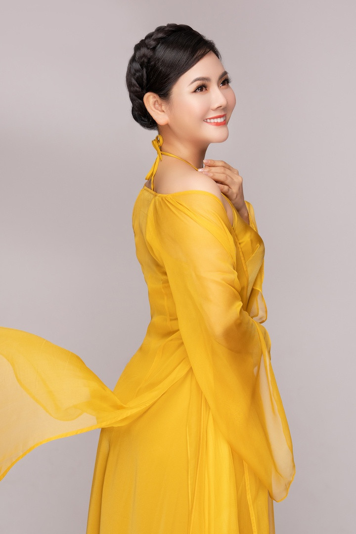 Lương Nguyệt Anh chia sẻ liveshow ngày 26.11 tại Nhà hát Âu Cơ (Hà Nội) thực hiện chung với NSƯT Việt Hoàn là liveshow đầu tiên trong sự nghiệp của mình. Vì vậy, cô kỳ vọng đây là một dấu mốc đánh dấu sự thay đổi, trưởng thành. Ảnh: Luke Nguyễn Lương Nguyệt Anh chia sẻ liveshow ngày 26.11 tại Nhà hát Âu Cơ (Hà Nội) thực hiện chung với NSƯT Việt Hoàn là liveshow đầu tiên trong sự nghiệp của mình. Vì vậy, cô kỳ vọng đây là một dấu mốc đánh dấu sự thay đổi, trưởng thành.