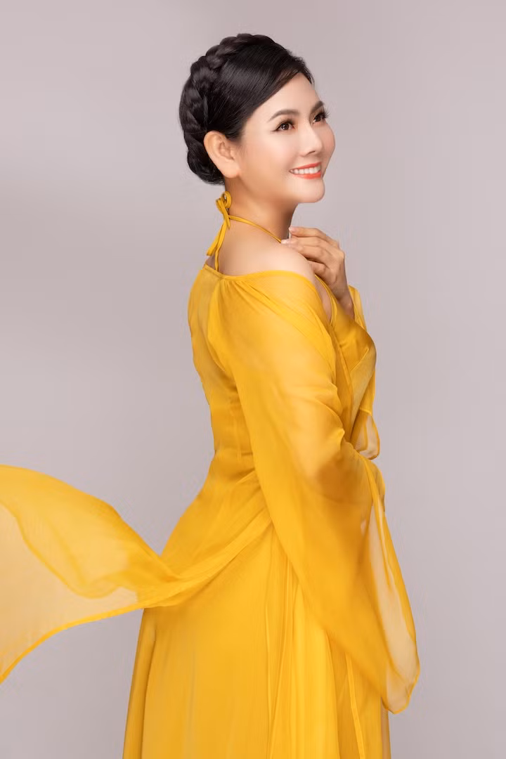 Lương Nguyệt Anh chia sẻ liveshow ngày 26.11 tại Nhà hát Âu Cơ (Hà Nội) thực hiện chung với NSƯT Việt Hoàn là liveshow đầu tiên trong sự nghiệp của mình. Vì vậy, cô kỳ vọng đây là một dấu mốc đánh dấu sự thay đổi, trưởng thành.