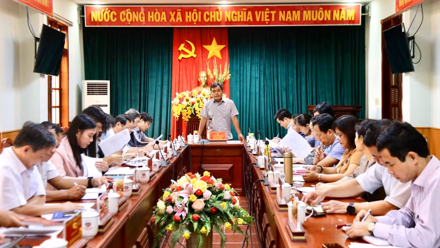 Quang cảnh phiên họp Thường trực HĐND tỉnh khóa XII để bàn, thống nhất dự kiến chương trình kỳ họp thứ 9. Ảnh: Phương Linh