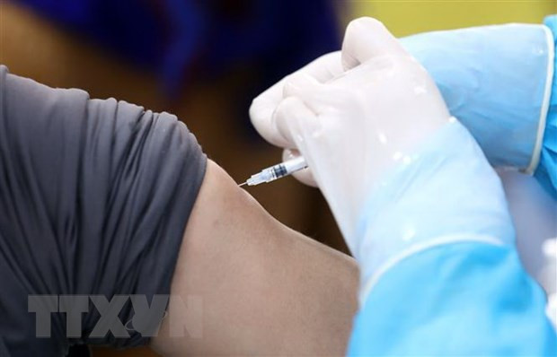 Tiêm vaccine ngừa COVID-19. (Nguồn: TTXVN)