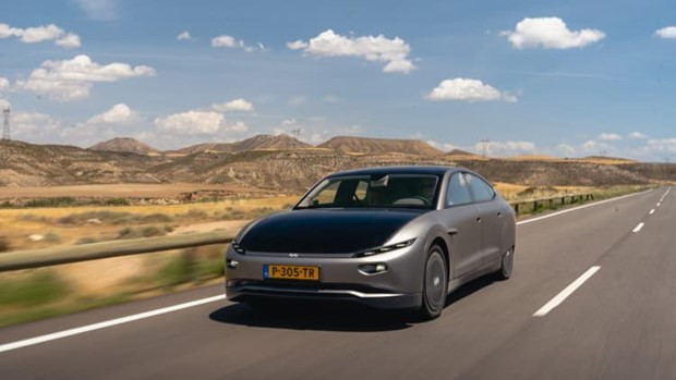 Xe điện dùng quang năng có thể là tương lai của xe điện. Nguồn: CNBC