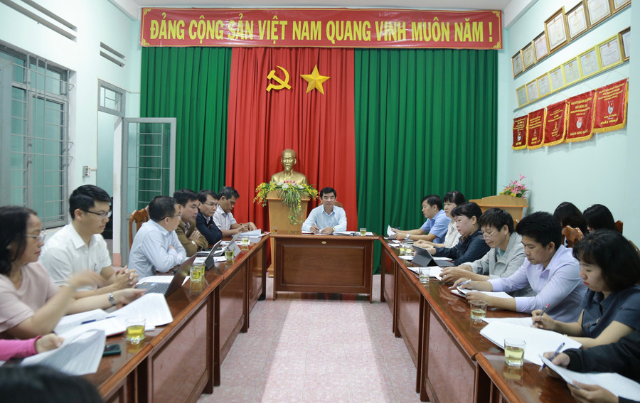 Quang cảnh buổi sinh hoạt định kỳ của Chi bộ Trung tâm Phát triển quỹ đất TP. Pleiku. Ảnh: Phương Linh Quang cảnh buổi sinh hoạt định kỳ của Chi bộ Trung tâm Phát triển quỹ đất TP. Pleiku. Ảnh: Phương Linh