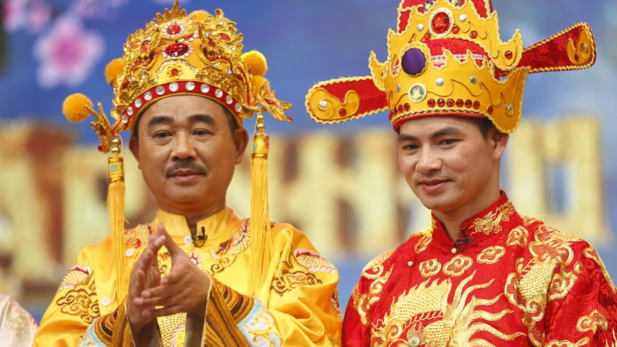 NSƯT Xuân Bắc, NSƯT Quốc Khánh trong Táo Quân. Ảnh: VFC NSƯT Xuân Bắc, NSƯT Quốc Khánh trong Táo Quân. Ảnh: VFC