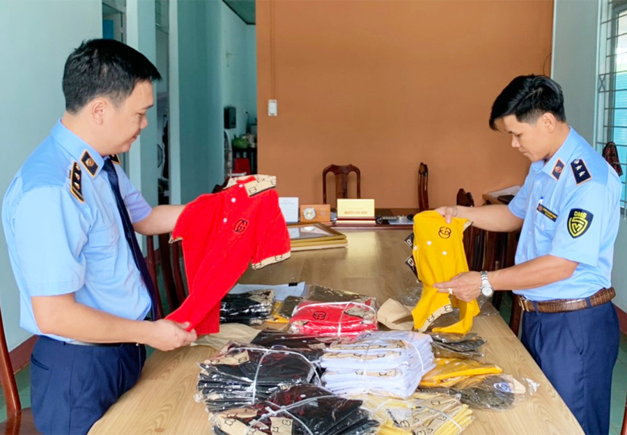 Việc kinh doanh hàng giả, hàng kém chất lượng là vi phạm pháp luật. Ảnh: Nguyễn Trường Giang Ảnh: Nguyễn Trường Giang