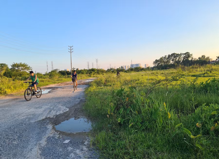 Với việc bỏ khung giá đất, chủ bất động sản sẽ được nhận giá trị hợp lý hơn (tiệm cận với giá thị trường), đẩy nhanh quá trình đền bù và xây dựng các dự án mới. Ảnh: LĐ