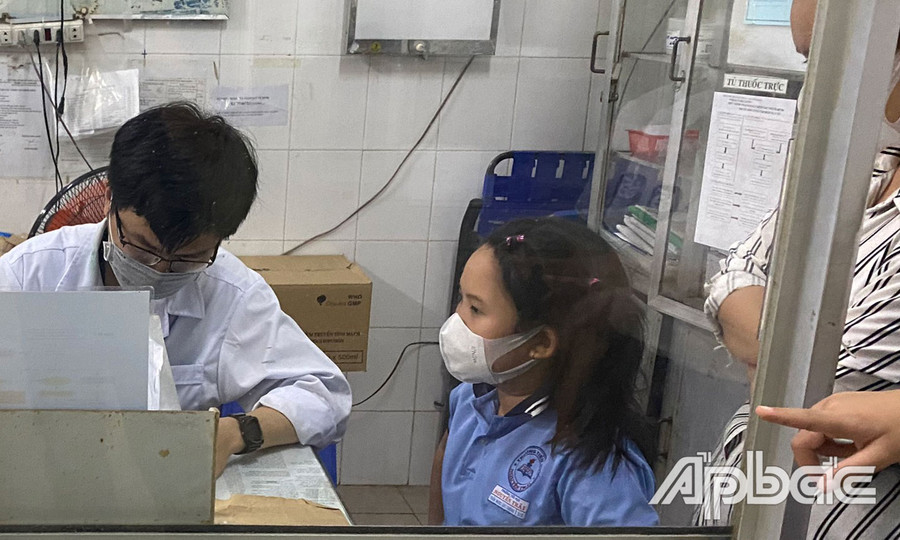 Sức khỏe của các em đã ổn định. Ảnh nguồn Báo Ấp Bắc