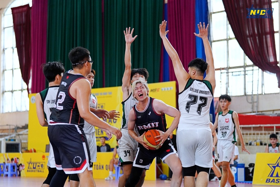 Đại học RMIT vô địch (áo đen) vô địch giải nam khu vực phía Nam. Ảnh nguồn Báo Thanh Niên Đại học RMIT vô địch (áo đen) vô địch giải nam khu vực phía Nam. Ảnh nguồn Báo Thanh Niên