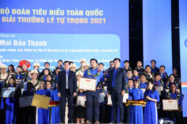 Thầy Chu Đức Hà vinh danh nhận giải thưởng Lý Tự Trọng năm 2021