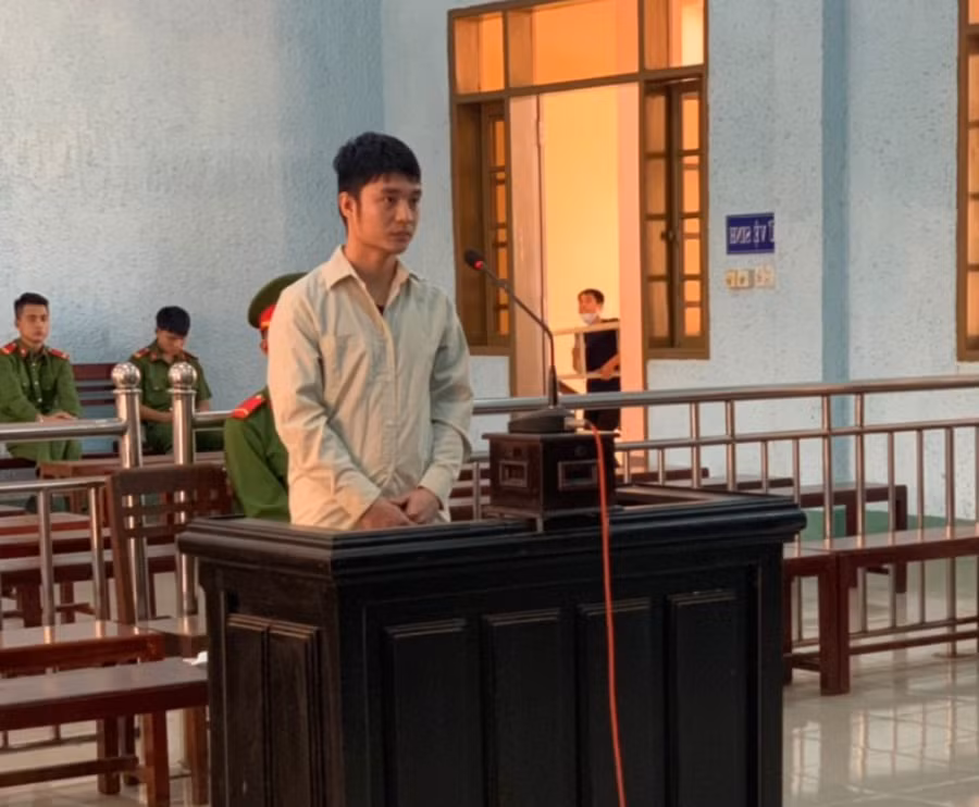 Bị cáo Phạm Việt Cường tại phiên tòa. Ảnh: R'Ô HOK