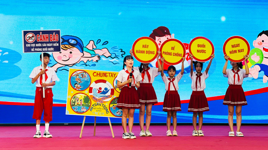 Phần thi hùng biện của Liên đội Trường THCS Trần Phú (xã Kdang, huyện Đak Đoa). Ảnh: Minh Nhật