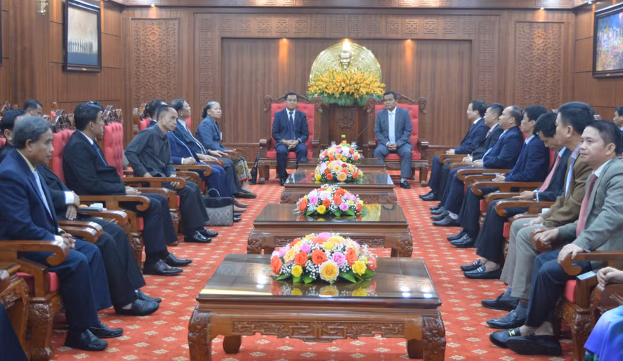 Quang cảnh buổi đón tiếp Đoàn đại biểu cấp cao tỉnh Sê Kông. Ảnh: Anh Huy