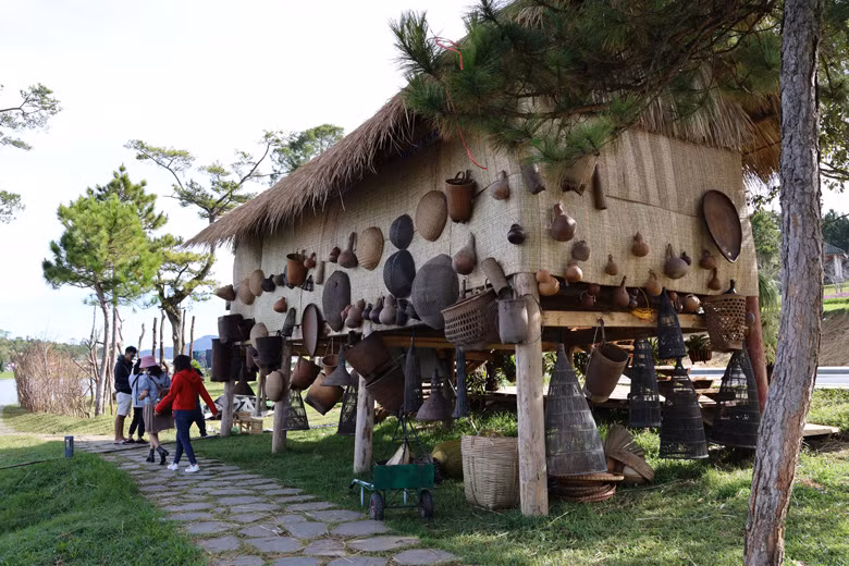  Trên 3.000 ngàn cổ vật, hiện vật của người Tây Nguyên được trình làng tại không gian Thiên đường Tây Nguyên