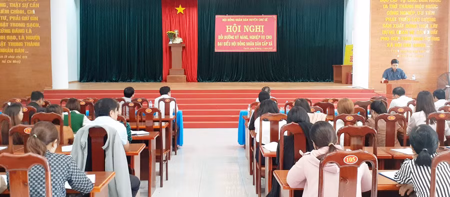 Quang cảnh hội nghị bồi dưỡng kỹ năng, nghiệp vụ đại biểu HĐND cấp xã huyện Chư Sê. Ảnh: Hoàng Viên