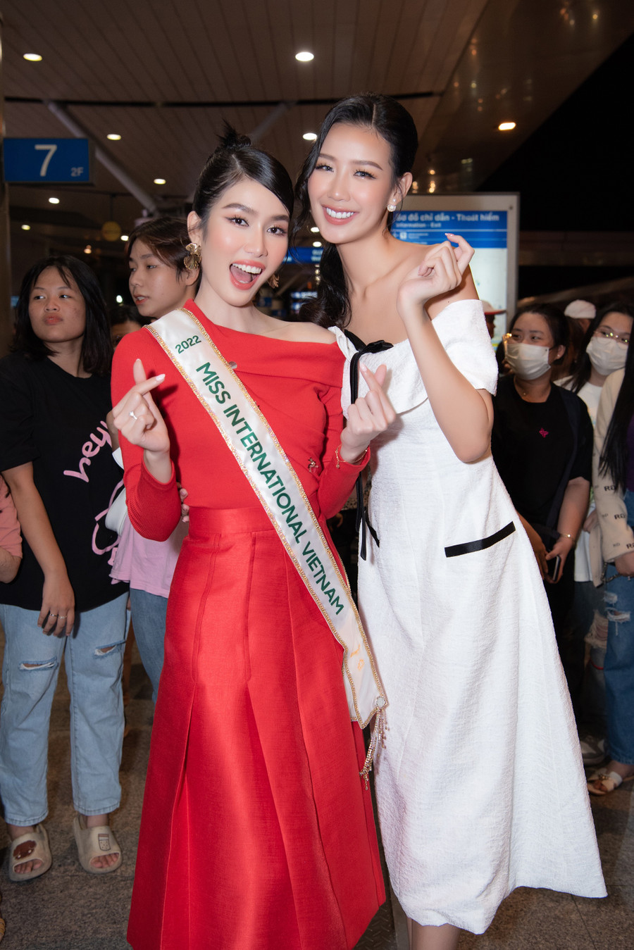 Bên cạnh đó, đương kim Hoa hậu Liên lục địa cũng động viên Phương Anh hãy bình tĩnh, tự tin trong suốt hành trình tham gia cuộc thi. Ảnh: NVCC