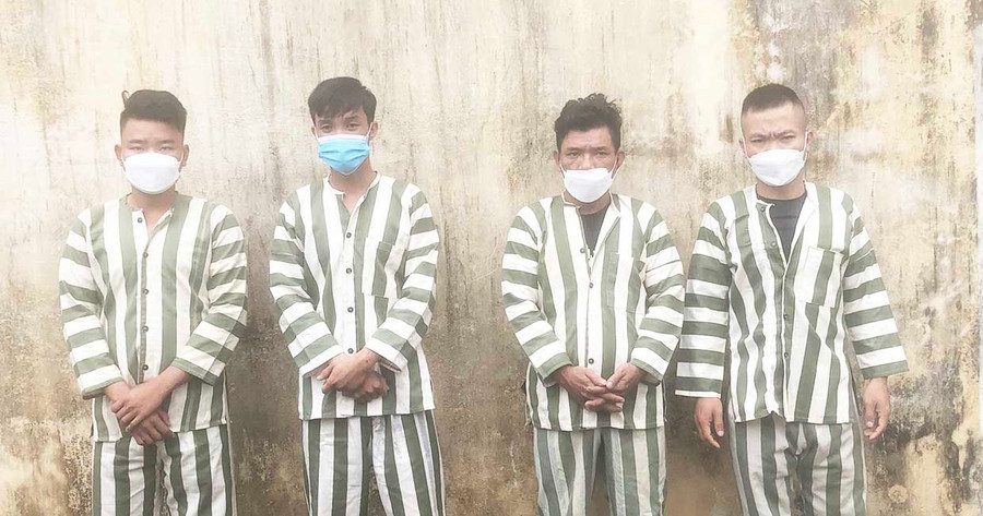 Các đối tượng: Nguyễn Văn Lương, Trần Quốc Hùng, Phạm Văn Minh, Hồ Ngọc Thuận (từ trái sang phải) tại Công an huyện Kbang. Ảnh: Hữu Nở  Các đối tượng: Nguyễn Văn Lương, Trần Quốc Hùng, Phạm Văn Minh, Hồ Ngọc Thuận (từ trái sang phải) tại Công an huyện Kbang. Ảnh: Hữu Nở