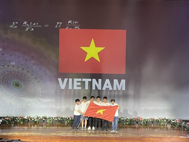 Đoàn học sinh Việt Nam dự thi Olympic Toán quốc tế năm 2022 đã đạt thành tích ấn tượng. (Ảnh: PV/Vietnam+)