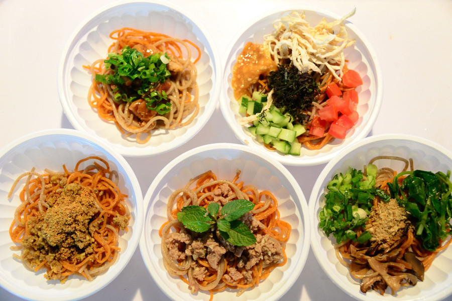 Các loại sợi mì soba làm từ hạt tam giác mạch do Matsuo Tomoyuki thực hiện và giới thiệu trong dịp lễ hội tam giác mạch ở Hà Giang