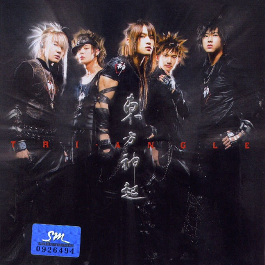 Tri-Angle (2004) của TVXQ! cũng được khai triển dựa trên nhạc cổ điển. Ảnh: SM ENTERTAINMENT