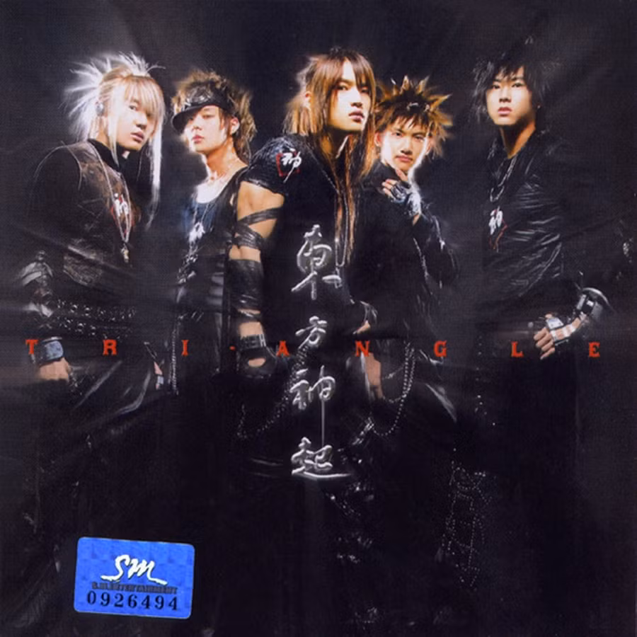 Tri-Angle (2004) của TVXQ! cũng được khai triển dựa trên nhạc cổ điển. Ảnh: SM ENTERTAINMENT