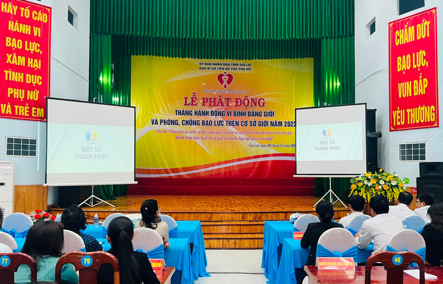 Chấm dứt bạo lực, vun đắp yêu thương. Ảnh: Đinh Yến