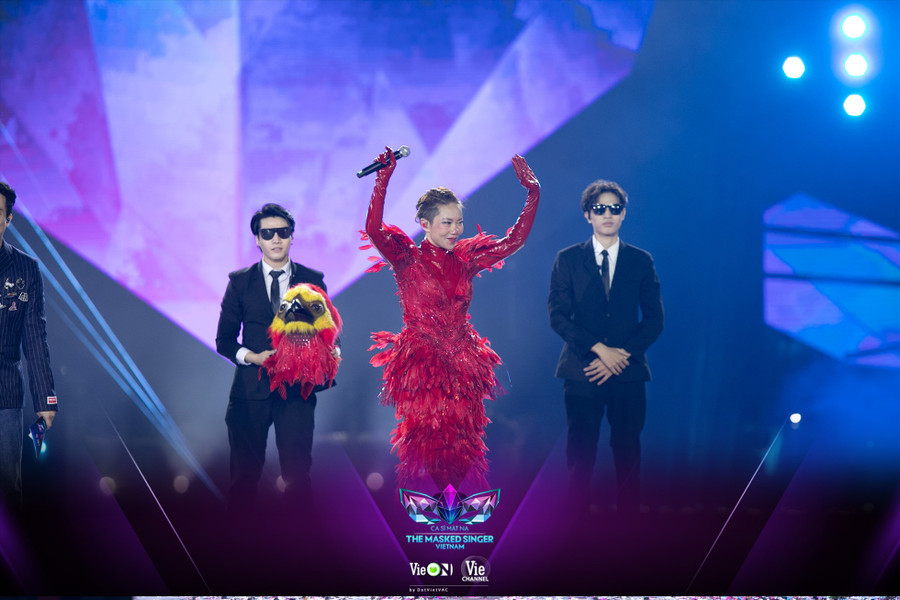 Khoảnh khắc diva Hà Trần lộ diện tại Ca sĩ mặt nạ. Ảnh: Chương trình cung cấp Khoảnh khắc diva Hà Trần lộ diện tại Ca sĩ mặt nạ. Ảnh: Chương trình cung cấp