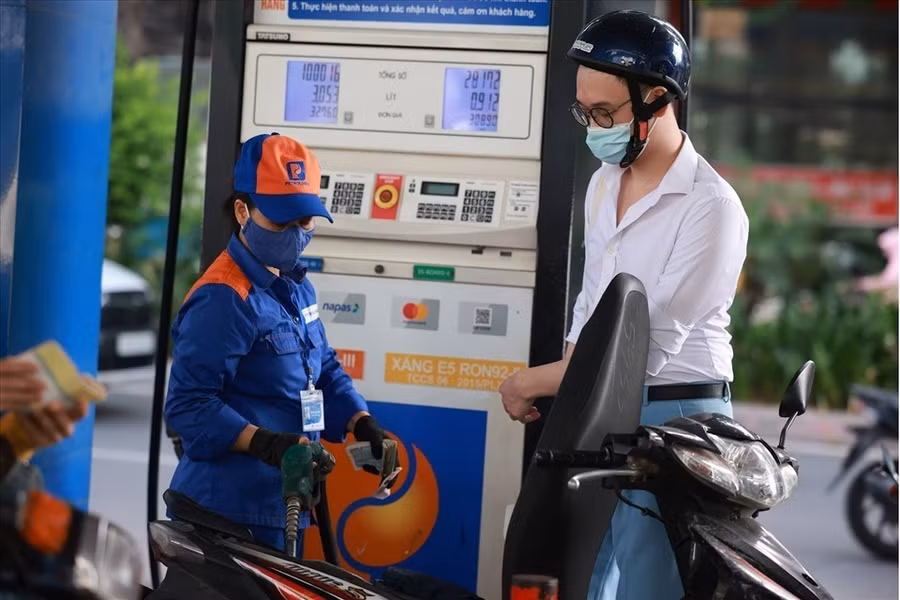 Giá xăng dầu dự báo giảm. Ảnh: Hải Nguyễn
