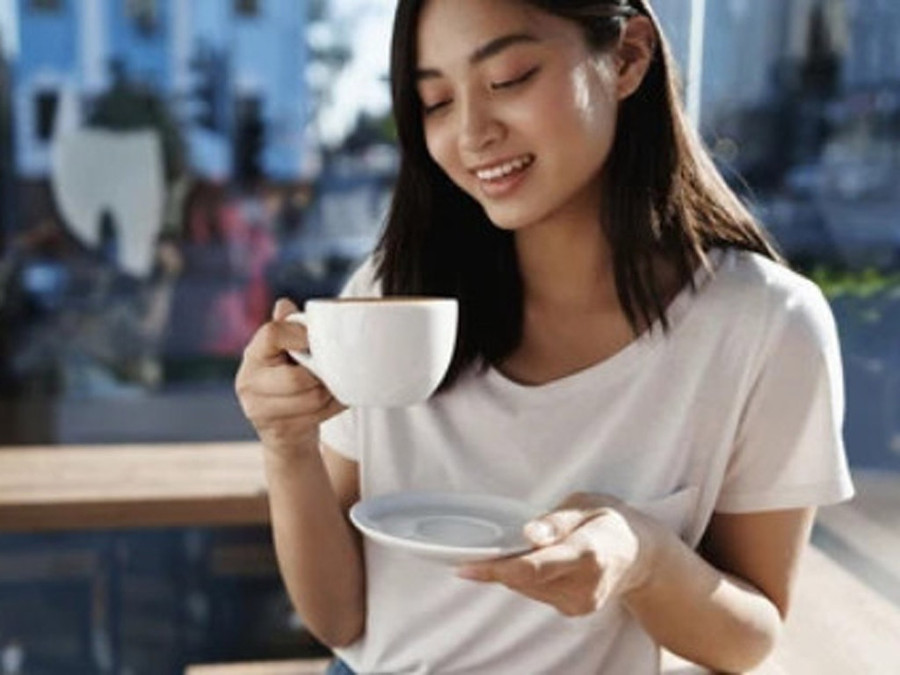 Nghiên cứu hiện cho thấy mọi người nhận được lợi ích lớn nhất nếu bắt đầu uống tách cà phê đầu tiên từ 9 giờ 30 sáng. Ảnh: Shutterstock