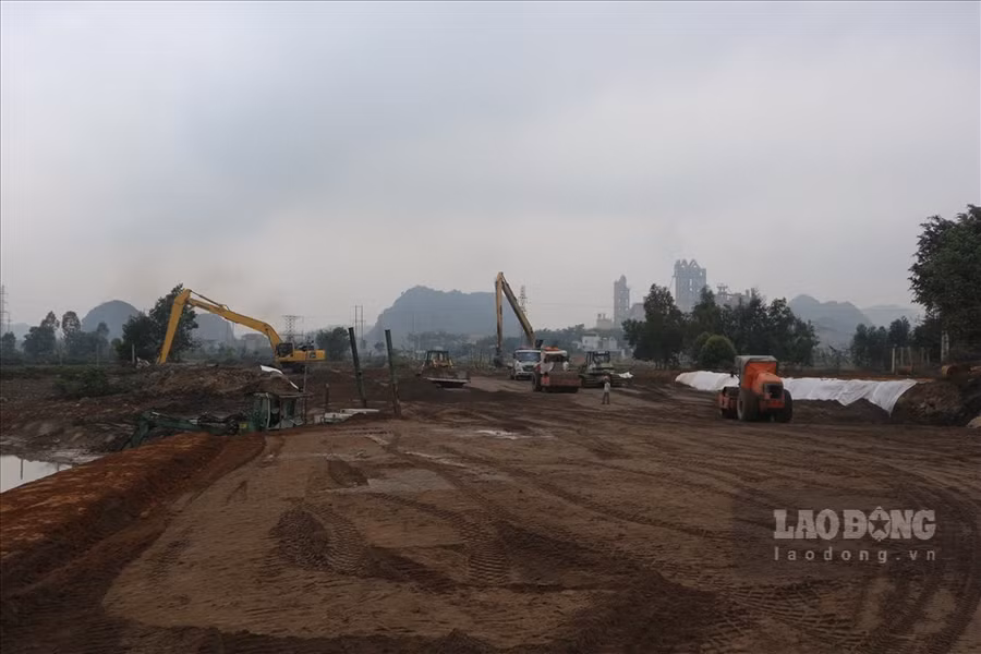 Một công trường đoạn Mai Sơn- Quốc lộ 45 dự án cao tốc Bắc-Nam. Ảnh: Nguyên Trường