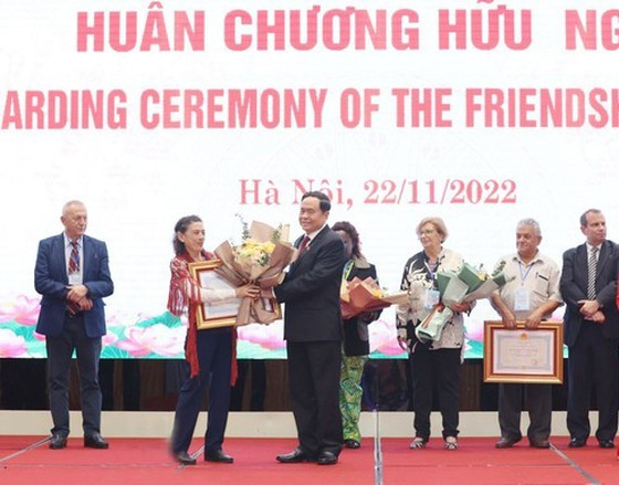 Nhân dịp này, Chủ tịch nước CHXHCN Việt Nam đã quyết định tặng Huân chương Hữu nghị cho tập thể và các cá nhân: Hội đồng Hòa bình thế giới (tập thể); Chủ tịch Socorro Gomes Coelho; Tổng Thư ký Thanassis Pafilis. Ảnh: VIẾT CHUNG Nhân dịp này, Chủ tịch nước CHXHCN Việt Nam đã quyết định tặng Huân chương Hữu nghị cho tập thể và các cá nhân: Hội đồng Hòa bình thế giới (tập thể); Chủ tịch Socorro Gomes Coelho; Tổng Thư ký Thanassis Pafilis. Ảnh: VIẾT CHUNG