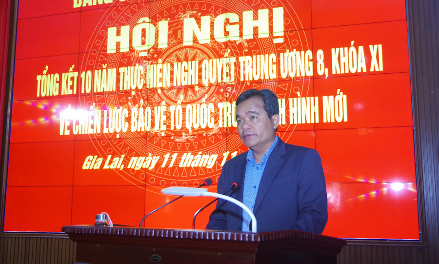 Bí thư Đảng ủy Quân sự tỉnh Hồ Văn Niên phát biểu tại hội nghị. Ảnh: Vĩnh Hoàng