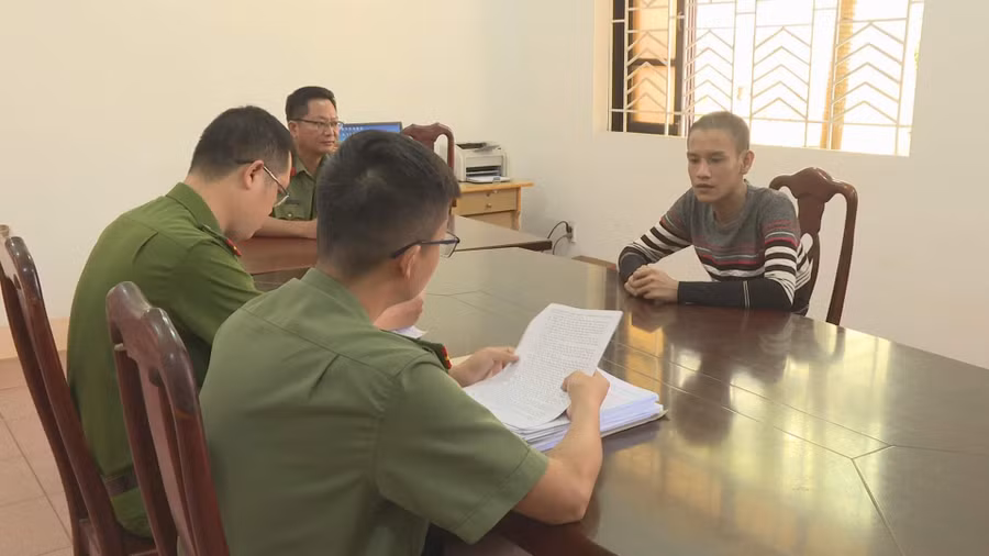 Bị can Phan Thành Hiếu tại cơ quan công an. Ảnh: Công an cung cấp