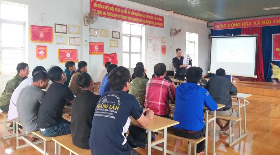 Một buổi học lý thuyết sát hạch cấp GPLX hạng A4 tại thị xã Ayun Pa. Ảnh: L.A  Một buổi học lý thuyết sát hạch cấp GPLX hạng A4 tại thị xã Ayun Pa. Ảnh: L.A