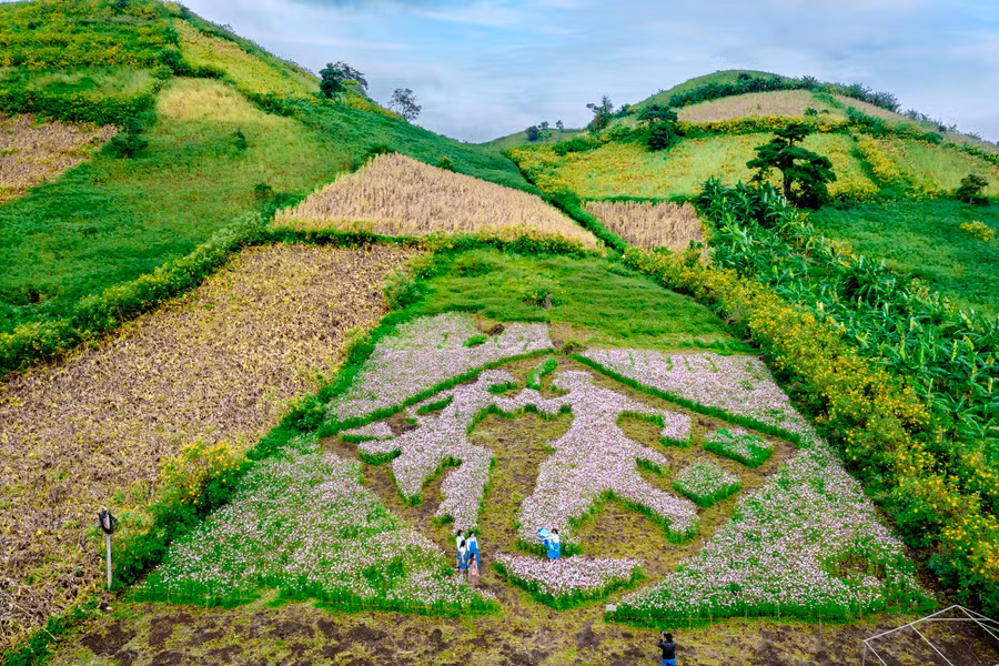  Nông dân xã Chư Đang Ya (huyện Chư Păh) tạo ra các sản phẩm để phục vụ nhu cầu của du khách. Ảnh: N.L.V.Q