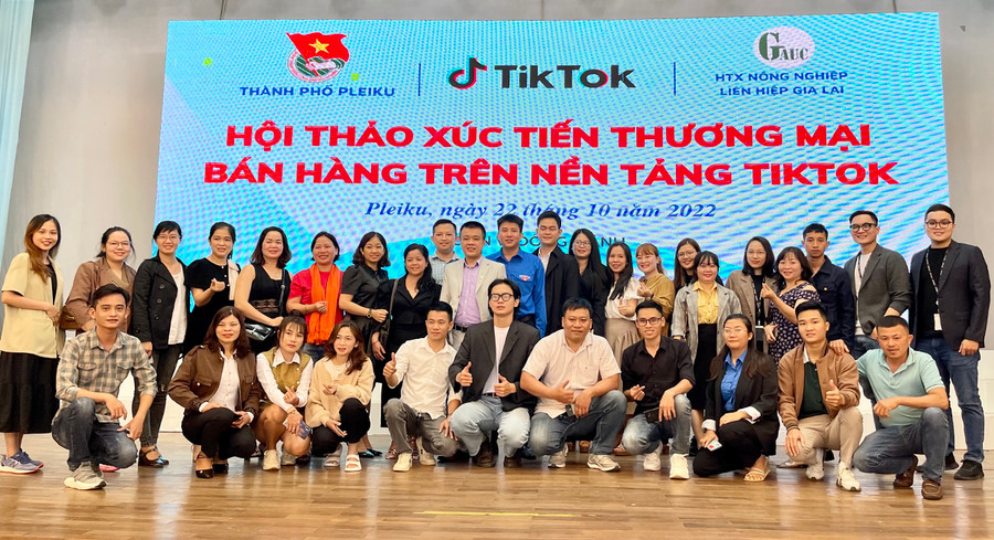 Việc tổ chức nhiều chương trình xúc tiến thương mại trên nền tảng số sẽ hỗ trợ tiêu thụ nông sản của nông dân, hợp tác xã và doanh nghiệp. Ảnh: Vũ Thảo Việc tổ chức nhiều chương trình xúc tiến thương mại trên nền tảng số sẽ hỗ trợ tiêu thụ nông sản của nông dân, hợp tác xã và doanh nghiệp. Ảnh: Vũ Thảo