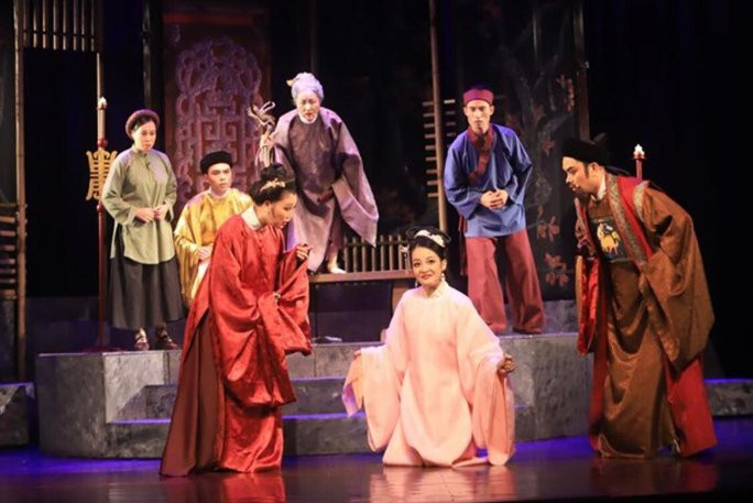 Cảnh trong vở “Huyền thoại gò Rồng ấp” - vở cải lương xây dựng hình tượng Lý Công Uẩn, vị hoàng đế khai quốc của triều Lý, tác phẩm tham dự Liên hoan Sân khấu Cải lương toàn quốc 2021. Ảnh do nghệ sĩ cung cấp/Báo Người Lao Động Cảnh trong vở “Huyền thoại gò Rồng ấp” - vở cải lương xây dựng hình tượng Lý Công Uẩn, vị hoàng đế khai quốc của triều Lý, tác phẩm tham dự Liên hoan Sân khấu Cải lương toàn quốc 2021. Ảnh do nghệ sĩ cung cấp/Báo Người Lao Động