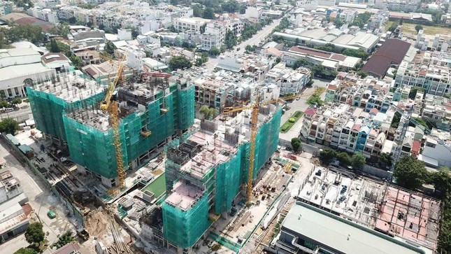 Nhiều doanh nghiệp địa ốc đang mạnh tay với các chính sách bán hàng, tăng chiết khấu, ưu đãi ở mức tương đương chi phí đi vay ngân hàng để giảm giá nhà cho người mua trong bối cảnh nguồn vốn eo hẹp.. Ảnh minh họa