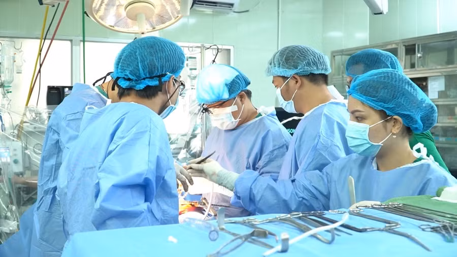 Lần đầu tiên ghép da từ người cho chết não tại Việt Nam. Ảnh: BVCC/Báo Thanh Niên