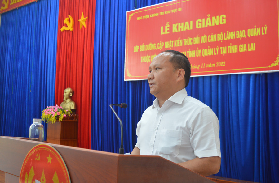 Phó Bí thư Tỉnh ủy Rah Lan Chung phát biểu tại lễ khai giảng. Ành: Anh Huy