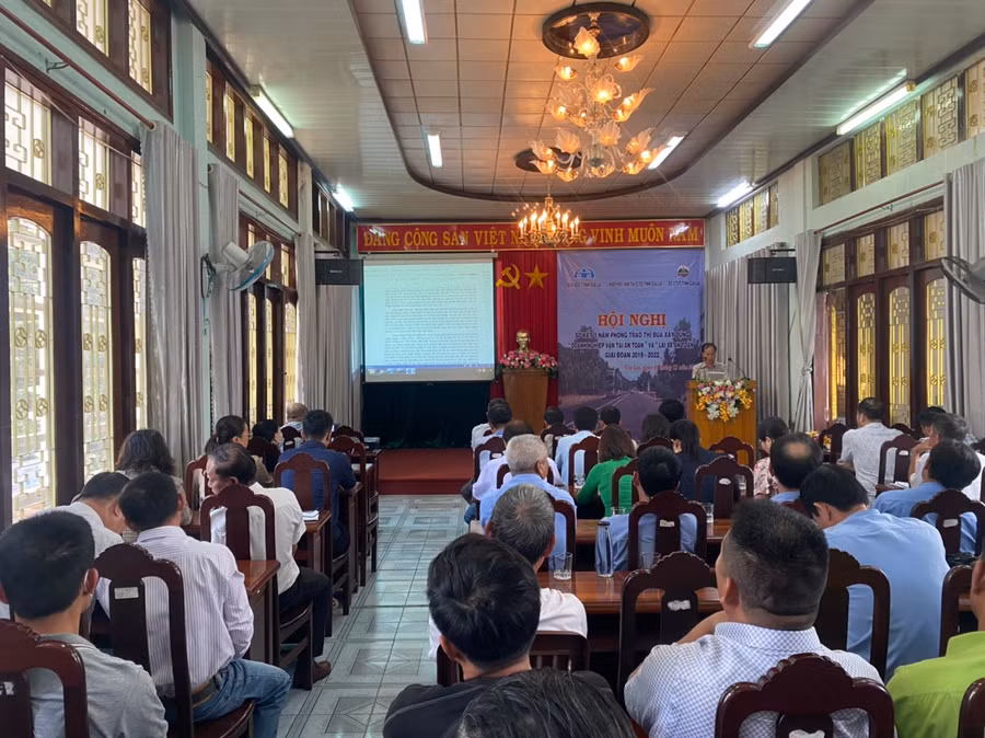 Quang cảnh hội nghi. Ảnh Lê Anh