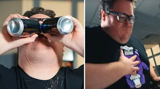 Chàng trai gây sốc khi uống 12 lon nước tăng lực trong 10 phút. Ảnh chụp màn hình Chàng trai gây sốc khi uống 12 lon nước tăng lực trong 10 phút. Ảnh chụp màn hình
